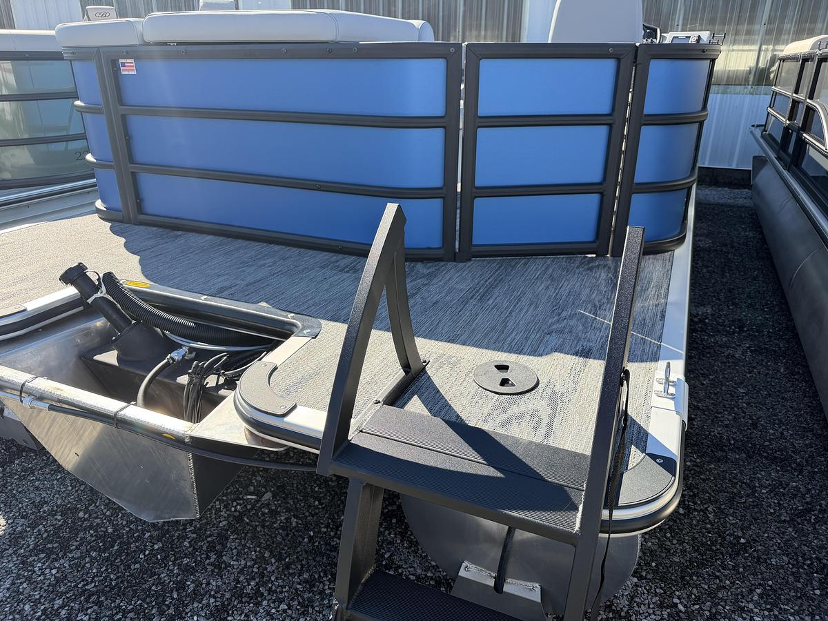 2026 Bentley Pontoons Legacy 200 Cruise