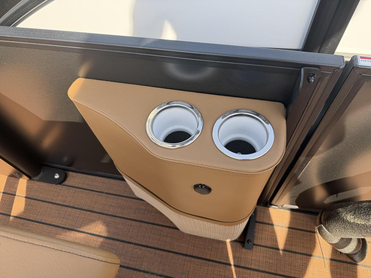 2026 Bentley Pontoons Elite 253 DC Swingback