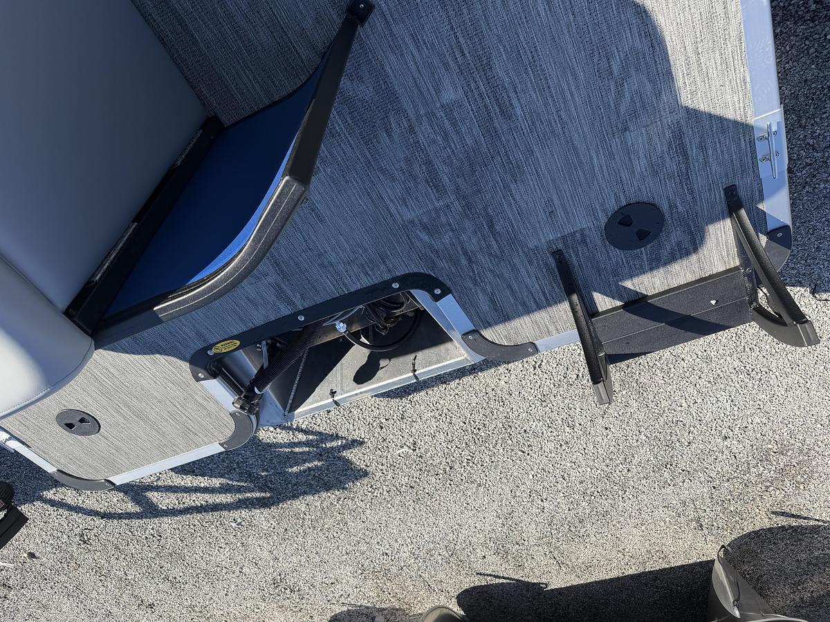 2026 Bentley Pontoons Legacy 200 Cruise