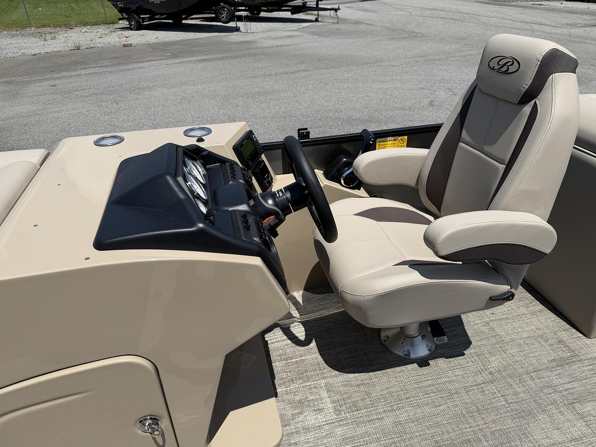 2027 Bentley Pontoons Legacy 223 Navigator