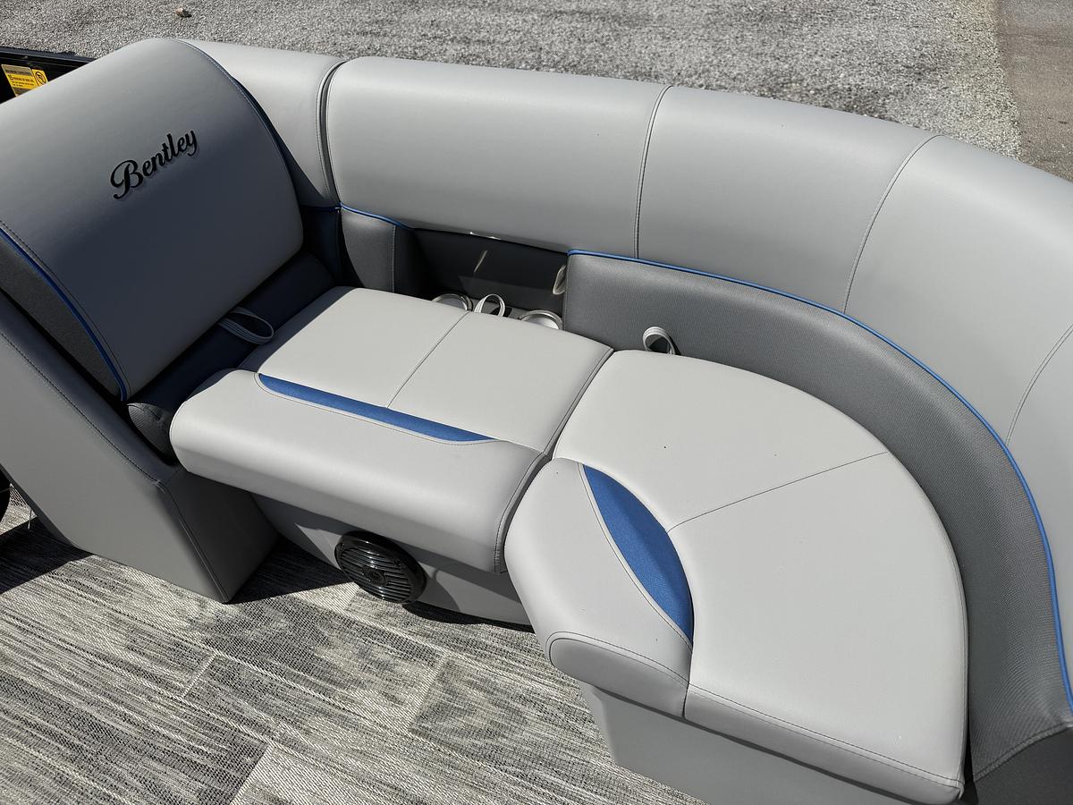 2026 Bentley Pontoons Legacy 223 Navigator
