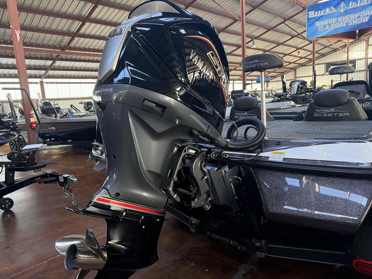 Used 2025 Skeeter ZX200