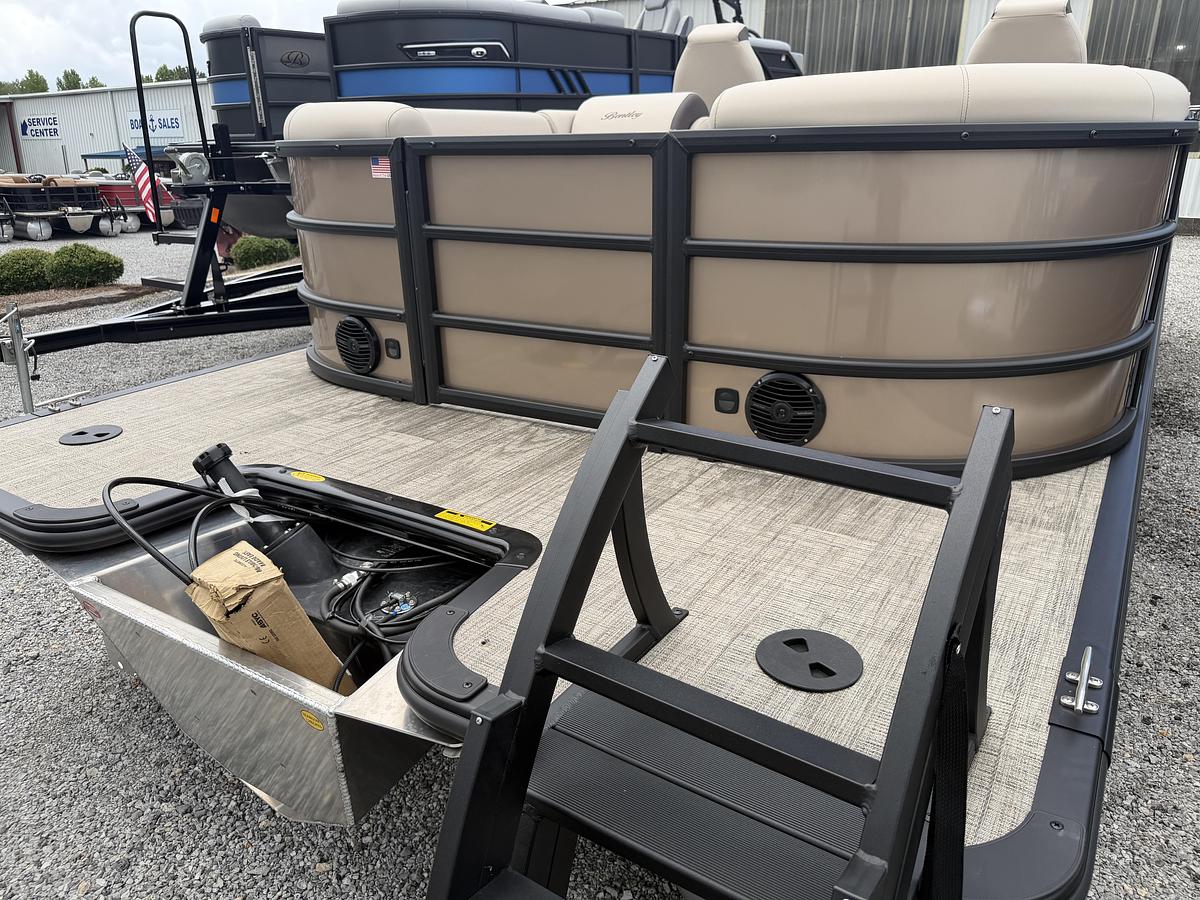 2027 Bentley Pontoons Legacy 223 Navigator