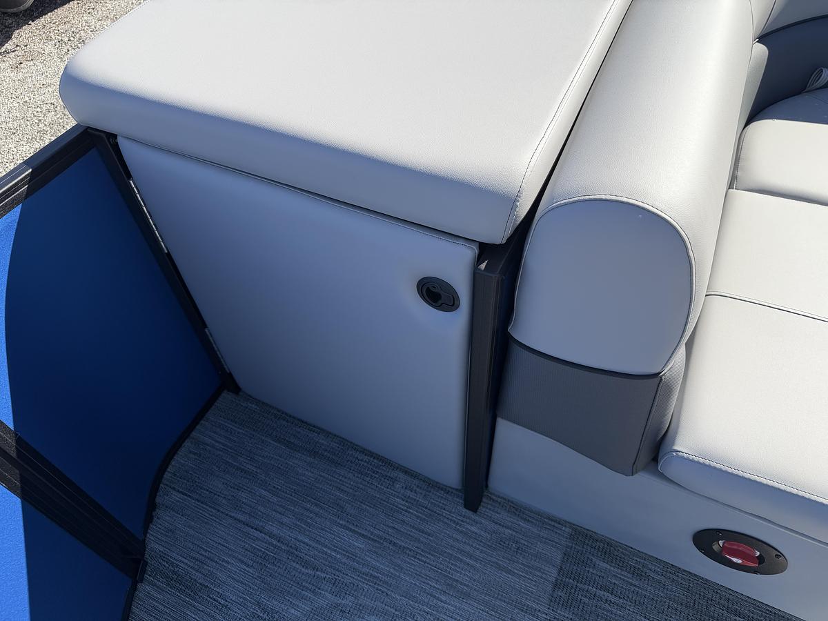 2026 Bentley Pontoons Legacy 200 Cruise