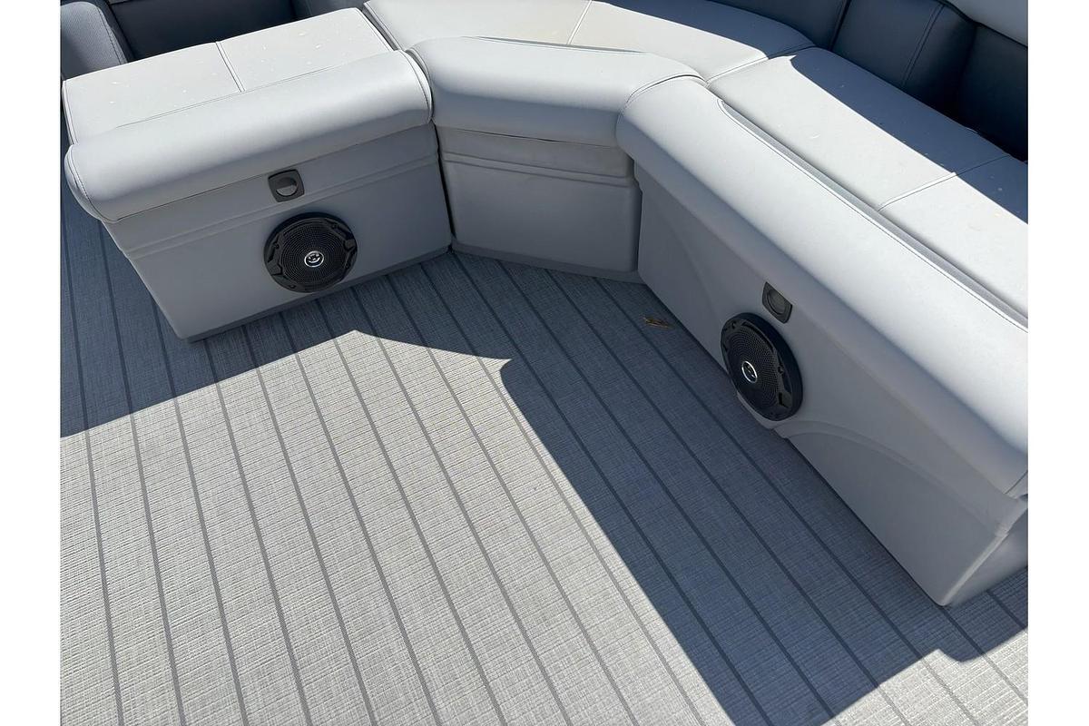 2025 Bentley Pontoons Legacy 223 Cruise