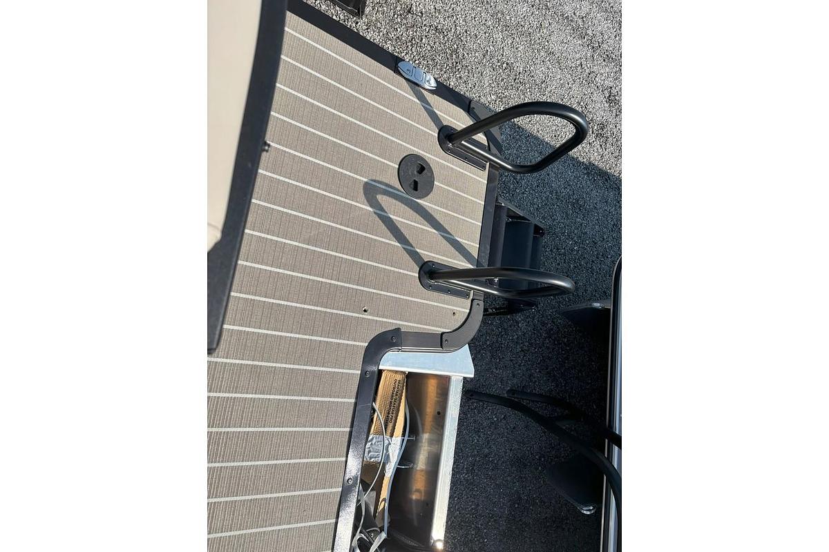 2026 Bentley Pontoons Legacy 223 DL Navigator