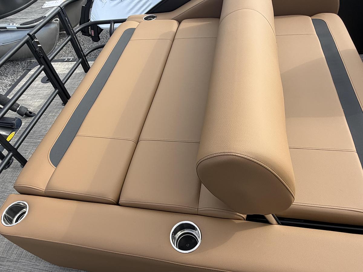 2027 Bentley Pontoons Legacy 223 Swingback