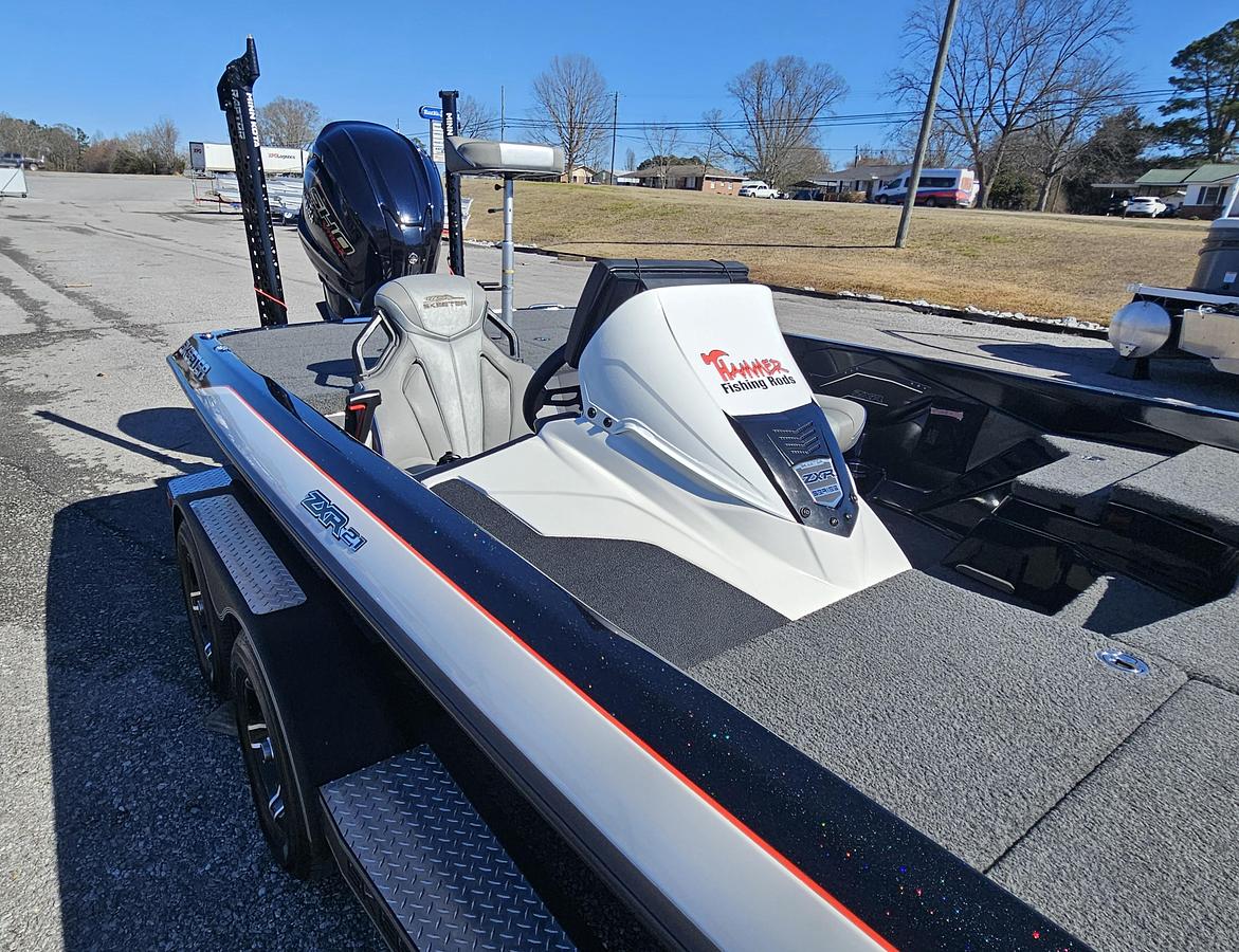 Used Used 2022 Skeeter ZXE21 powered by Yamaha VF250LB. 2022 Skeeter Tandem Axle Trailer.