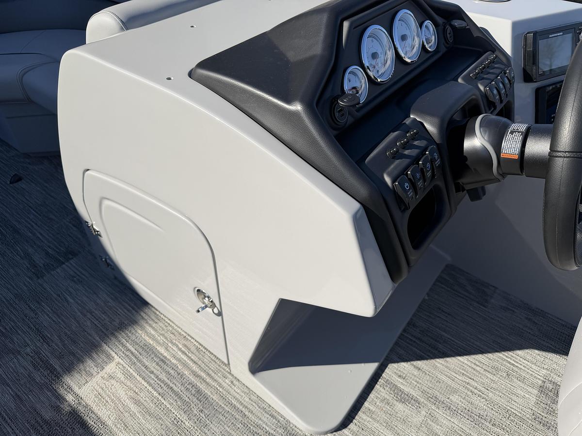 2026 Bentley Pontoons Legacy 200 Cruise