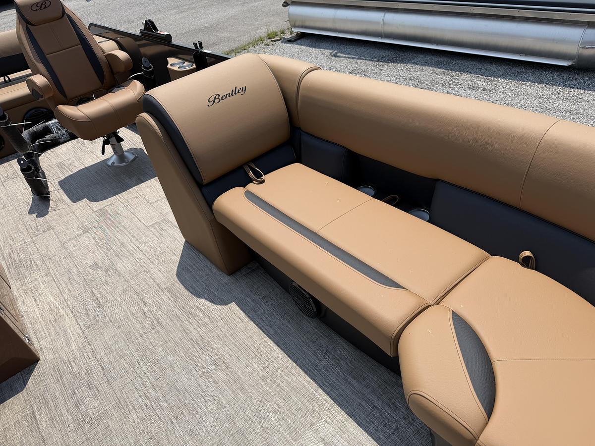 2027 Bentley Pontoons Legacy 223 Swingback