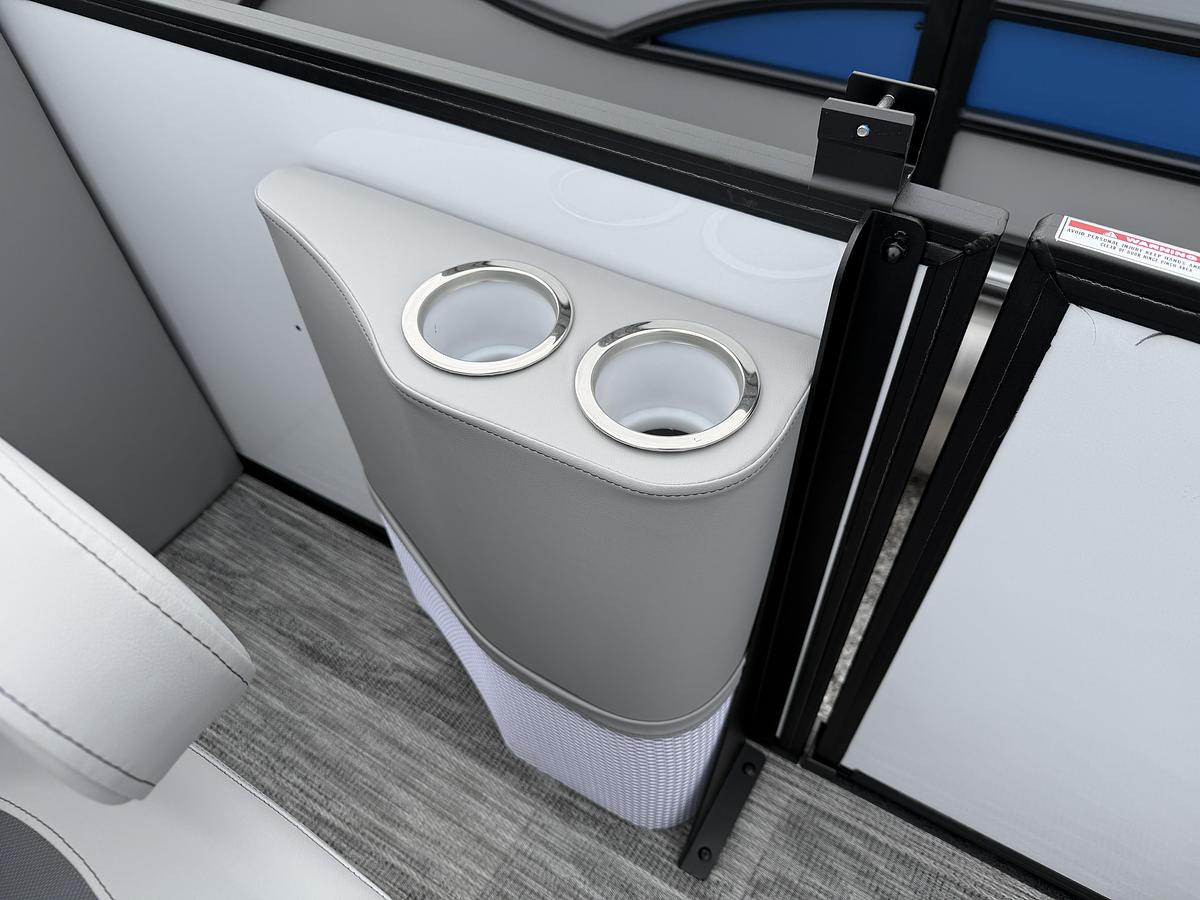 2026 Bentley Pontoons Legacy 223 Navigator