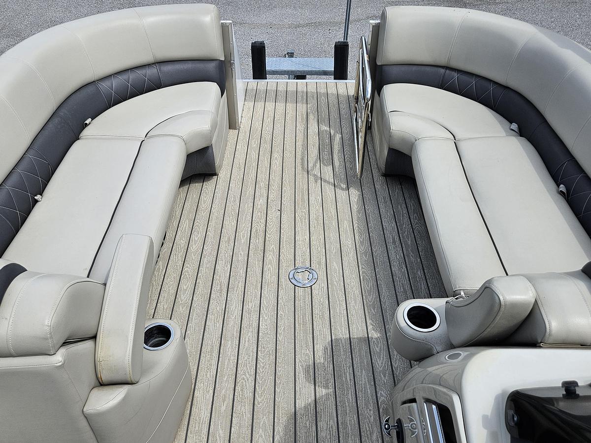 Used 2021 Silver Wave 2410 JS