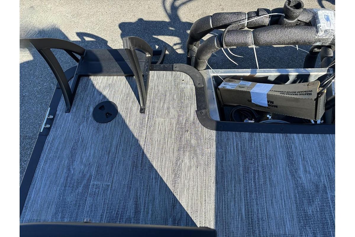 2026 Bentley Pontoons Legacy 223 Navigator