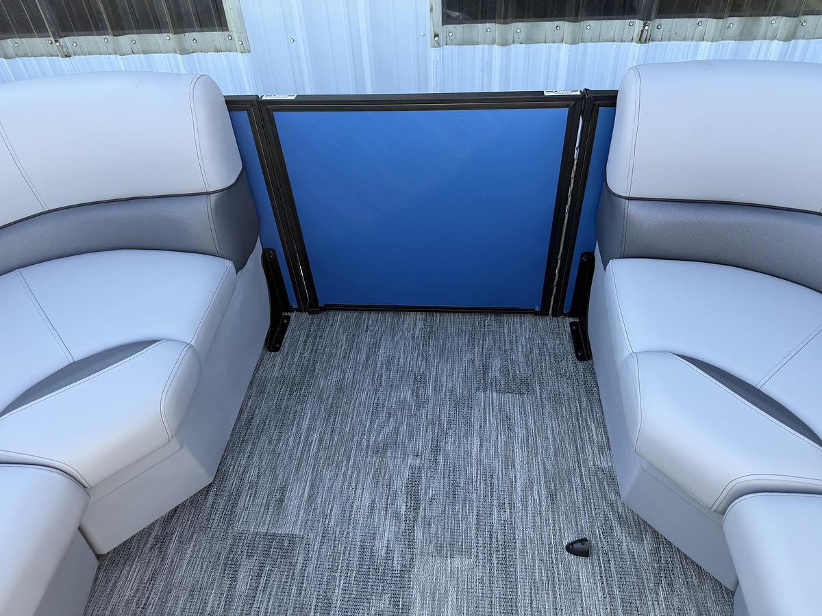 2026 Bentley Pontoons Legacy 200 Cruise