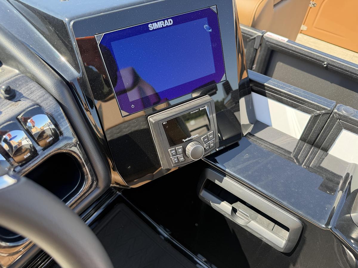2027 Bentley Pontoons Legacy 223 Swingback DC
