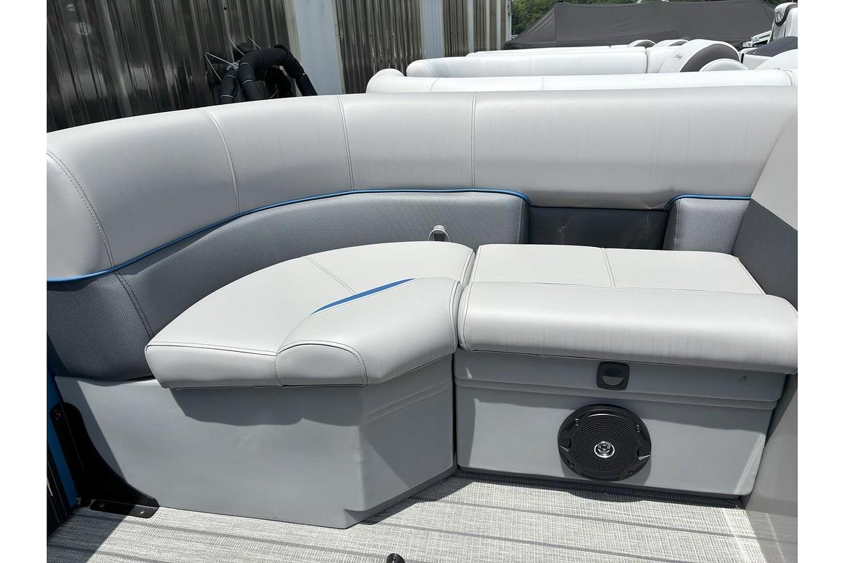2025 Bentley Pontoons Legacy 203 Swingback