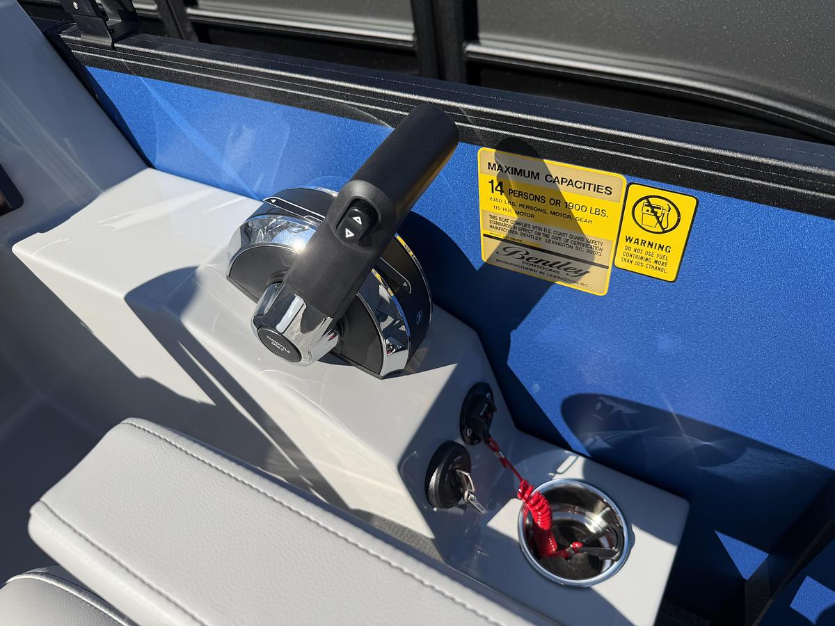 2026 Bentley Pontoons Legacy 200 Cruise