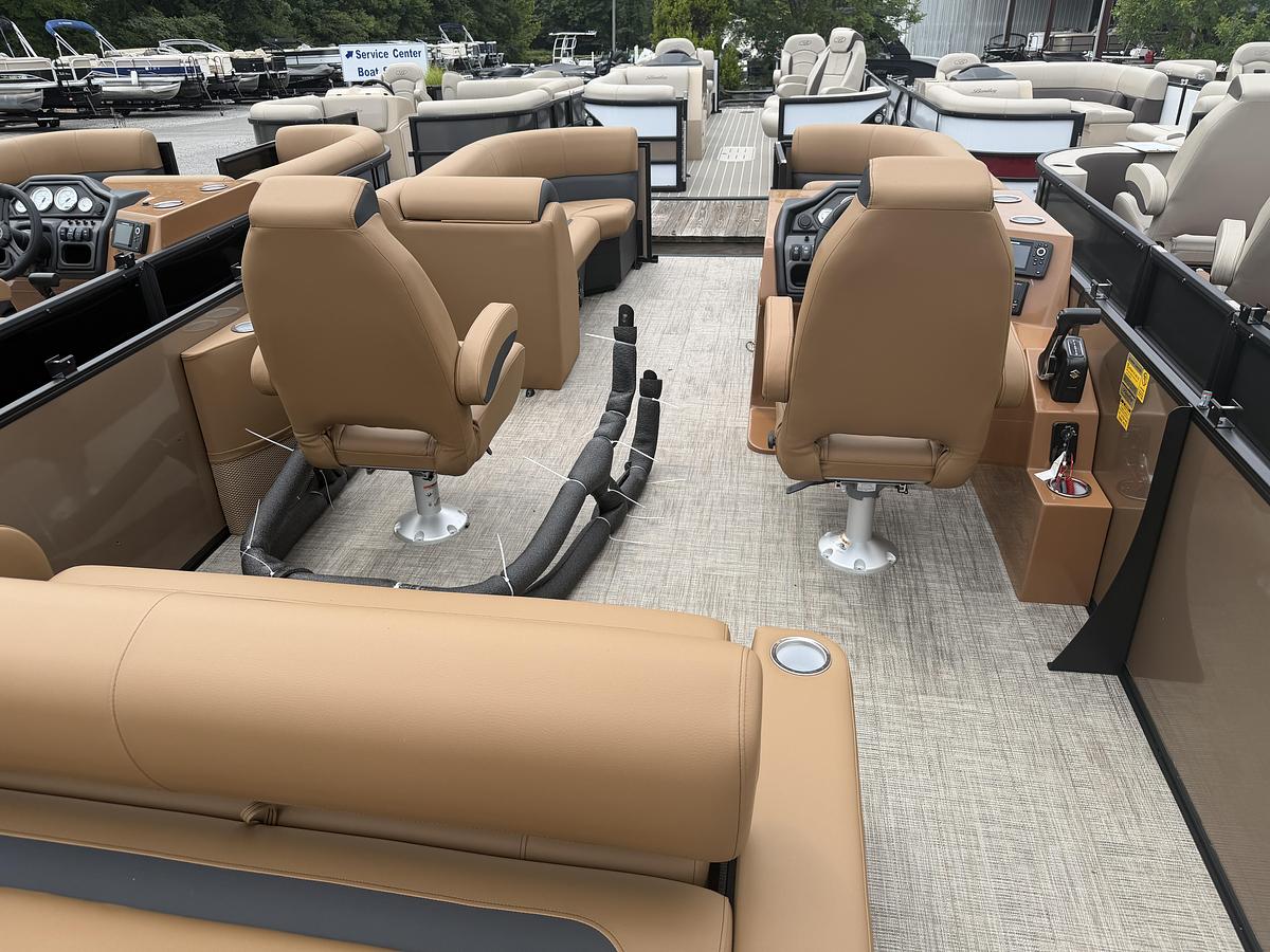 2027 Bentley Pontoons Legacy 223 Swingback