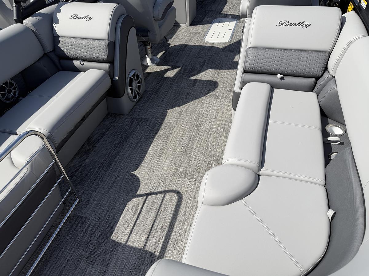 2026 Bentley Pontoons Elite 223 Admiral