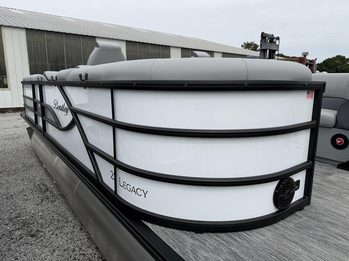 2026 Bentley Pontoons Legacy 223 Navigator
