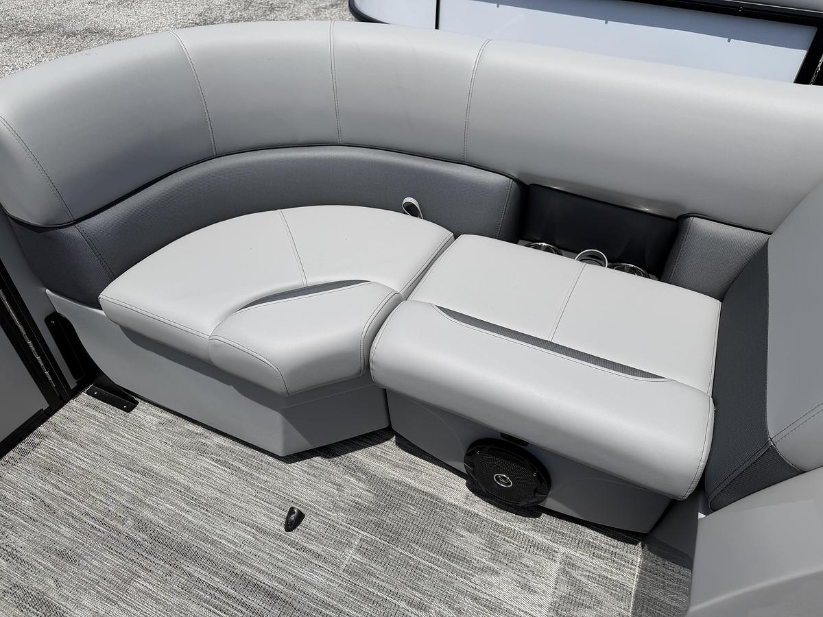 2026 Bentley Pontoons Legacy 200 Cruise