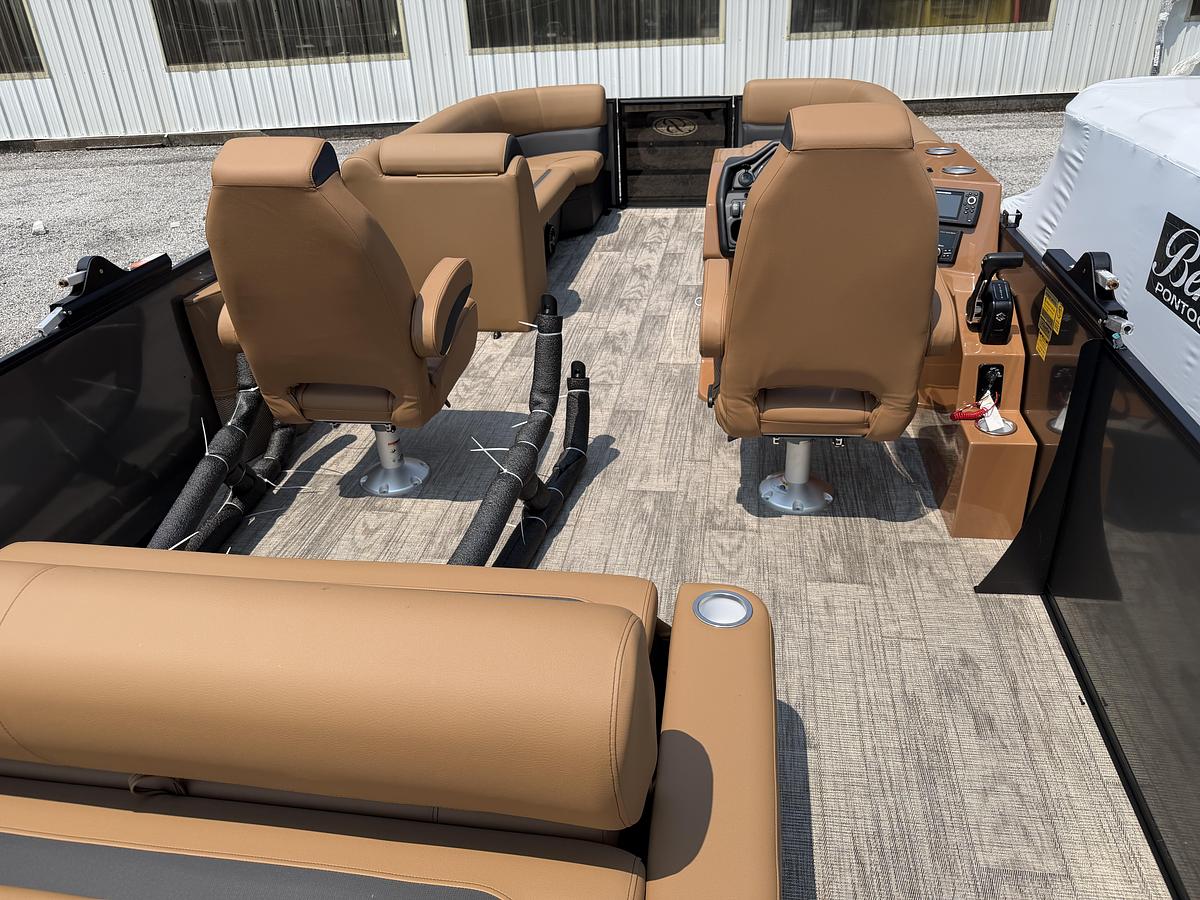2027 Bentley Pontoons Legacy 223 Swingback