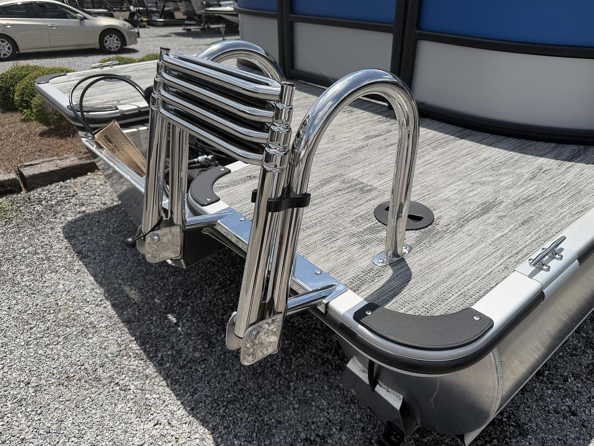 2027 Bentley Pontoons Bolt 203