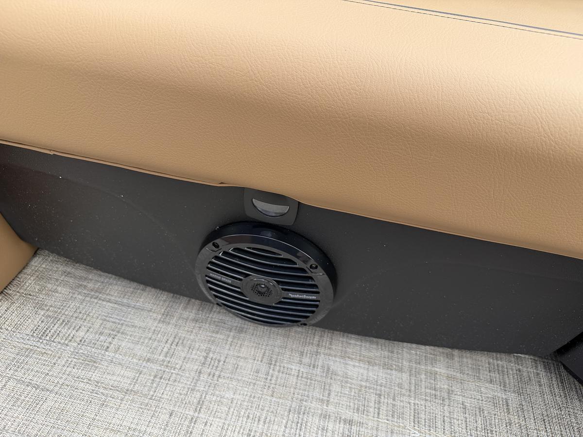 2027 Bentley Pontoons Legacy 223 Swingback