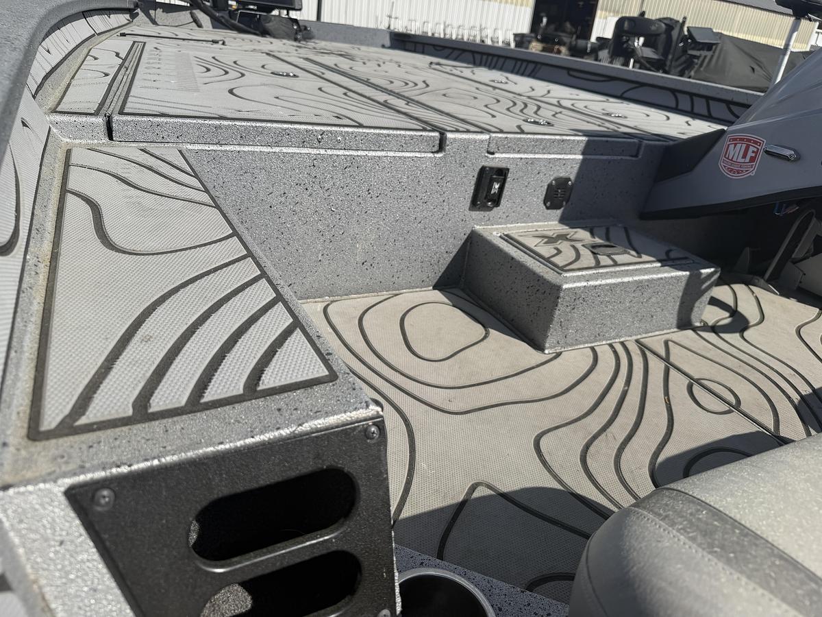 Used 2023 XPRESS X21 PRO