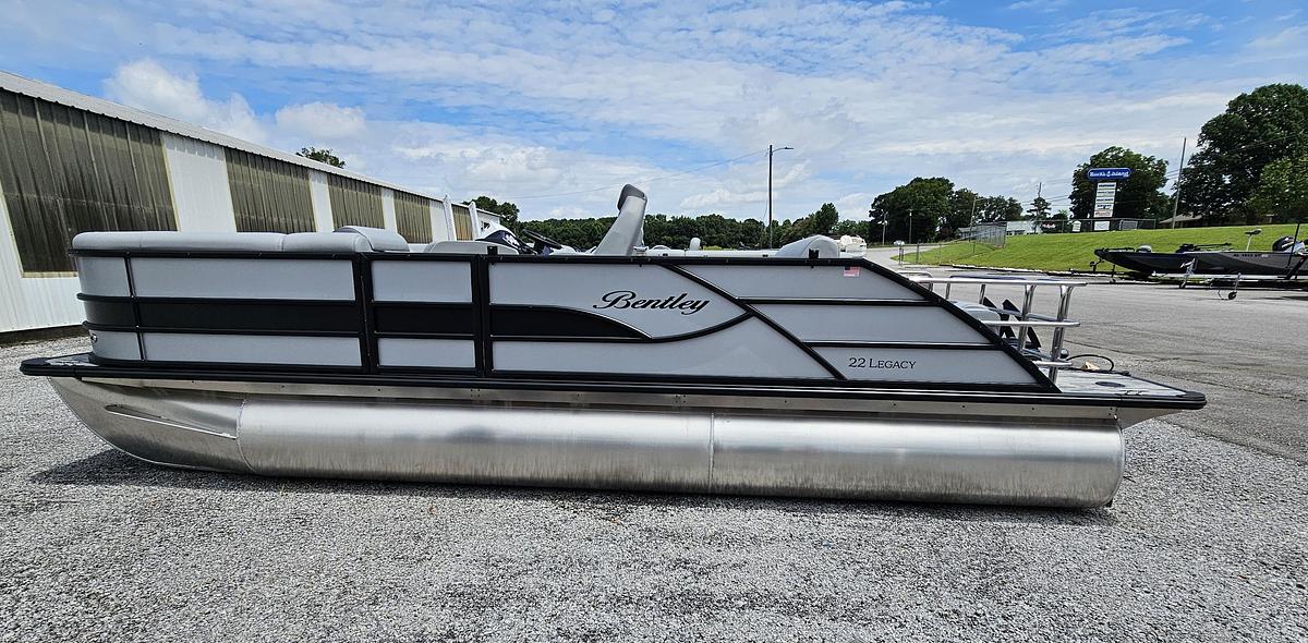 2026 Bentley Pontoons Legacy 223 Swingback