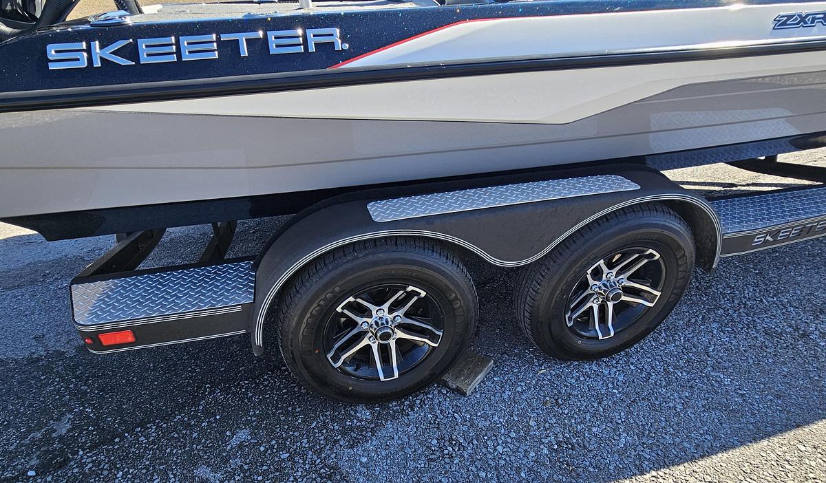 Used Used 2022 Skeeter ZXE21 powered by Yamaha VF250LB. 2022 Skeeter Tandem Axle Trailer.