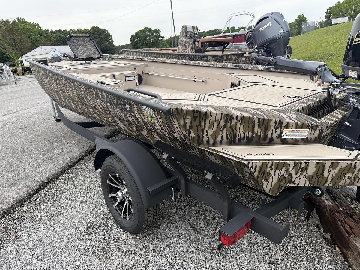 2026 Avid Boats 18 Commander Rogue