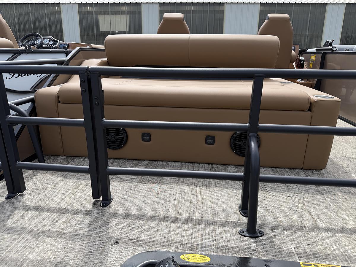 2027 Bentley Pontoons Legacy 223 Swingback