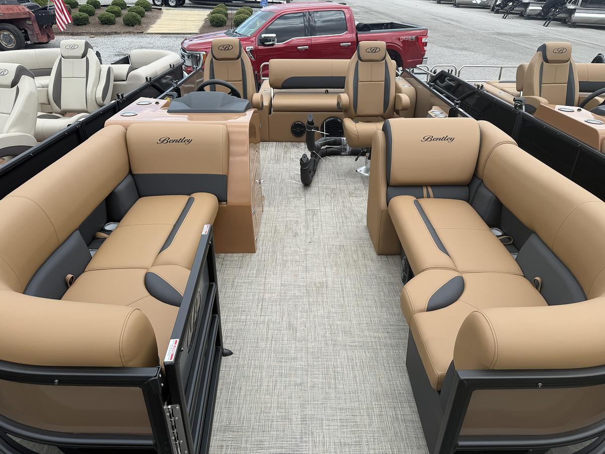 2027 Bentley Pontoons Legacy 223 Swingback