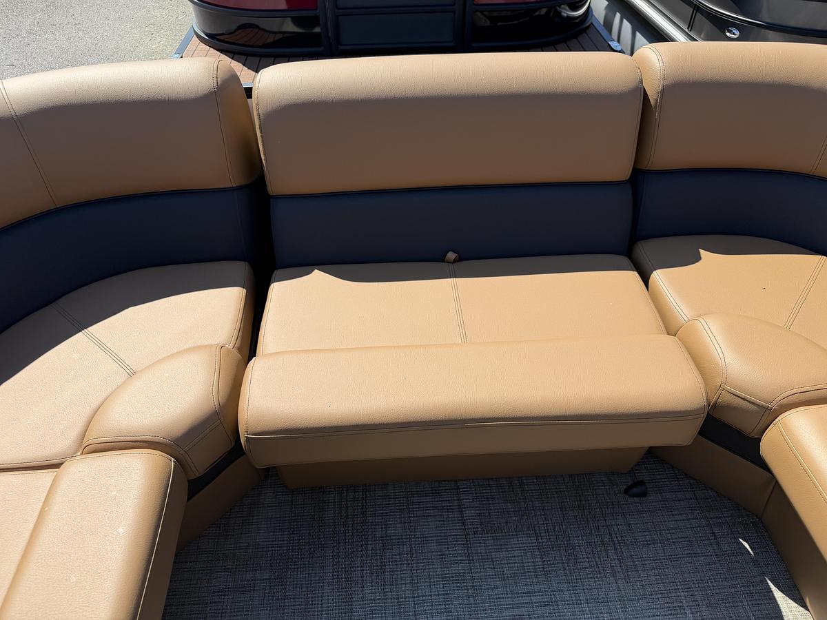 2027 Bentley Pontoons Legacy 223 Swingback DC