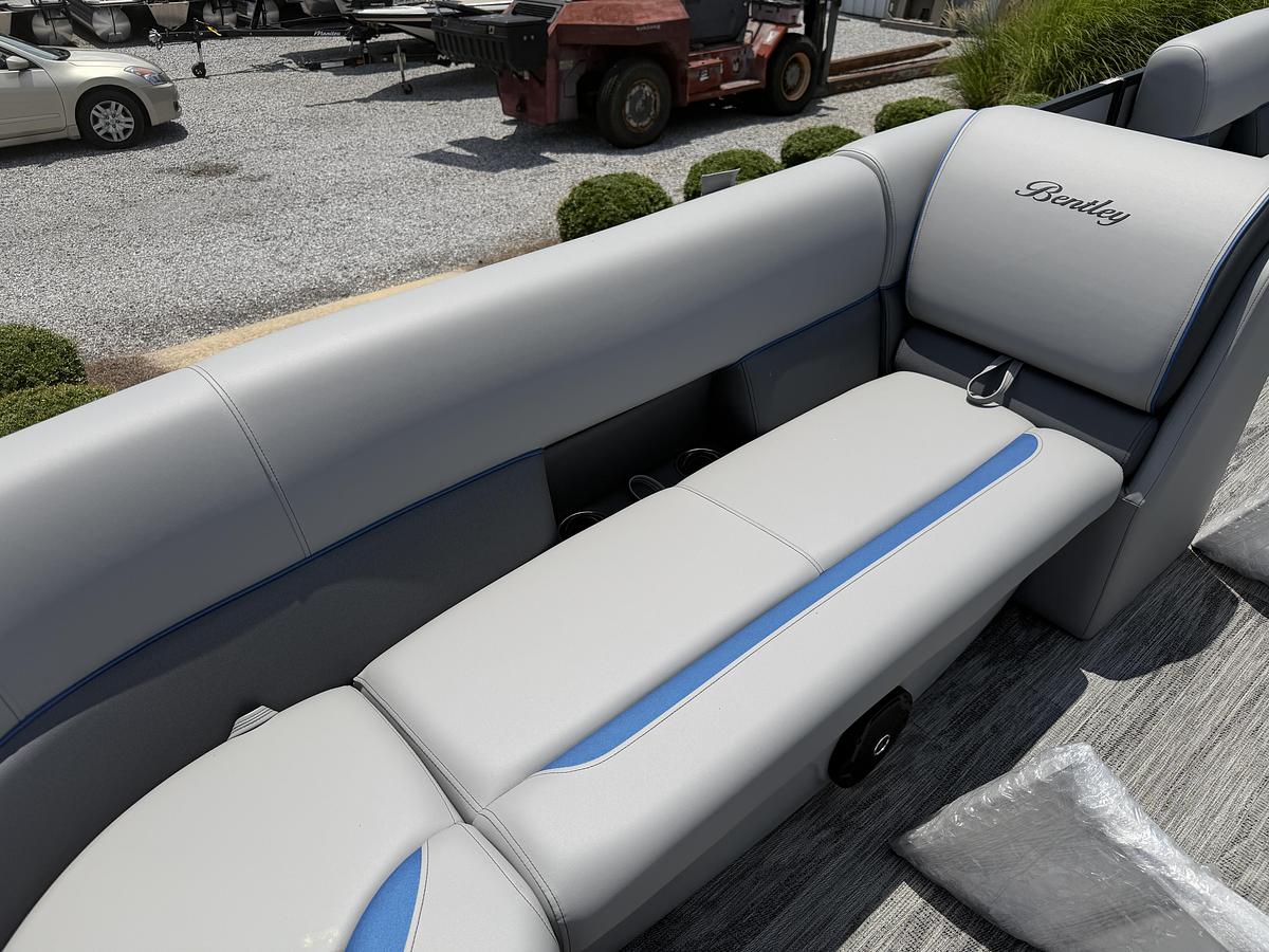 2027 Bentley Pontoons Bolt 203