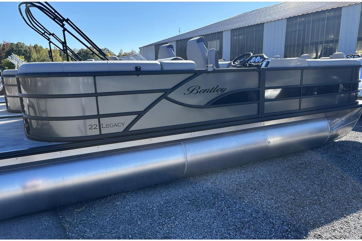 2026 Bentley Pontoons Legacy 223 Navigator
