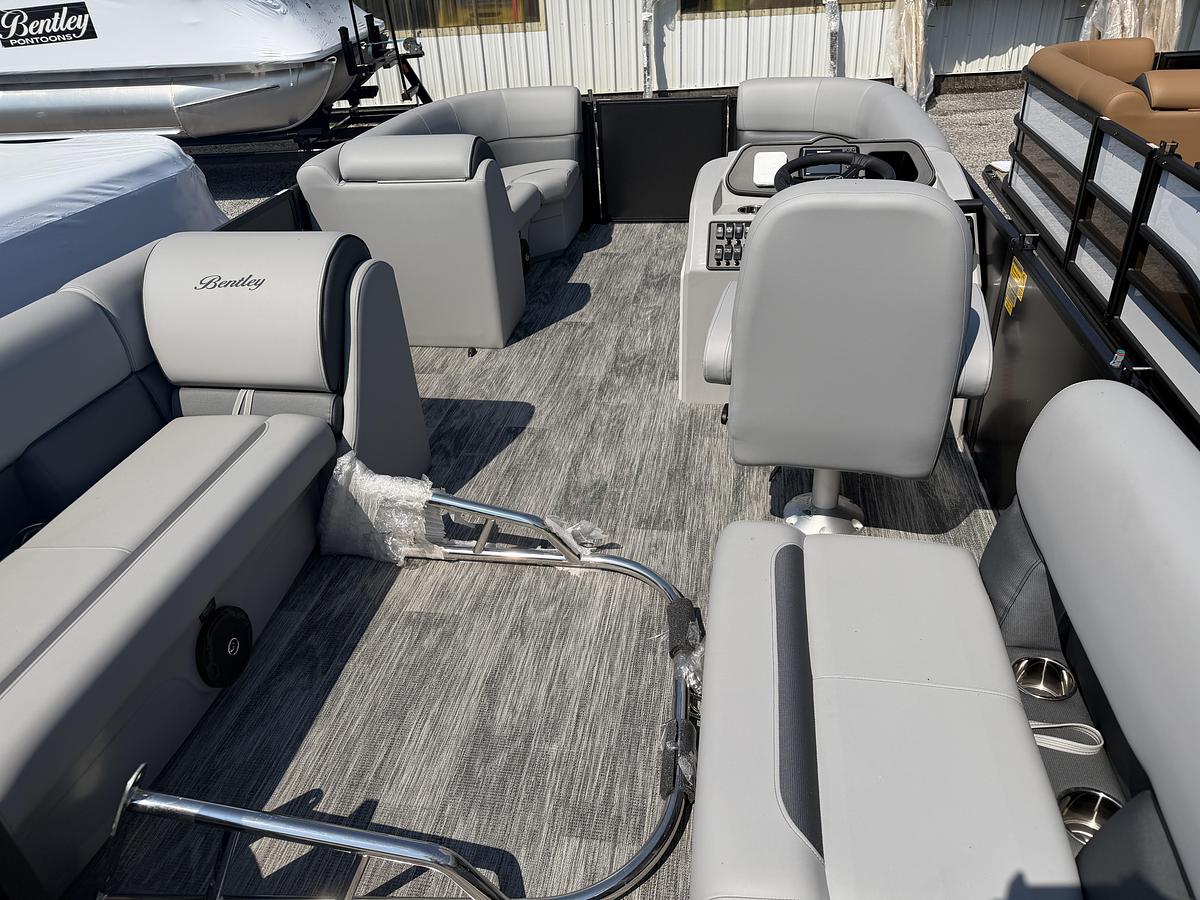 2027 Bentley Pontoons Bolt 223