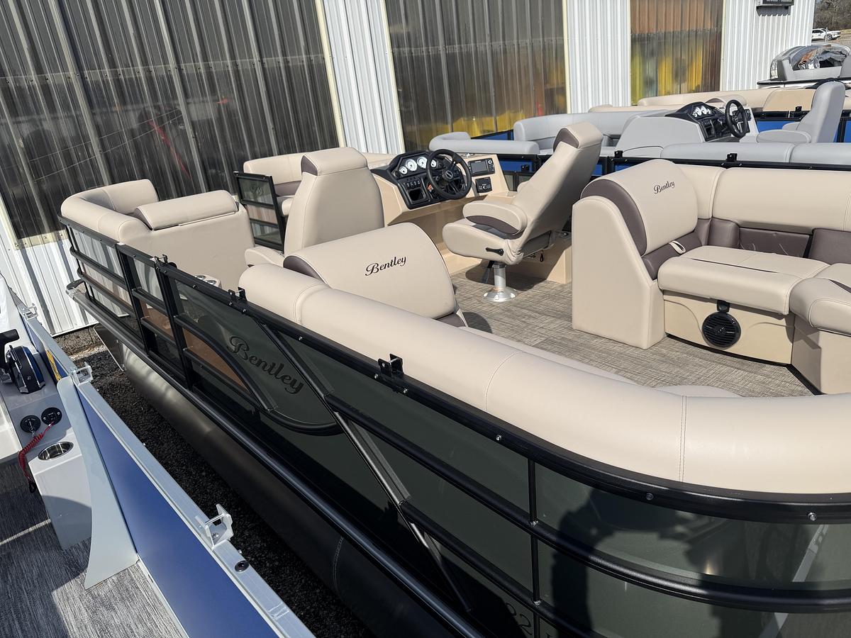 2026 Bentley Pontoons Legacy 223 Navigator