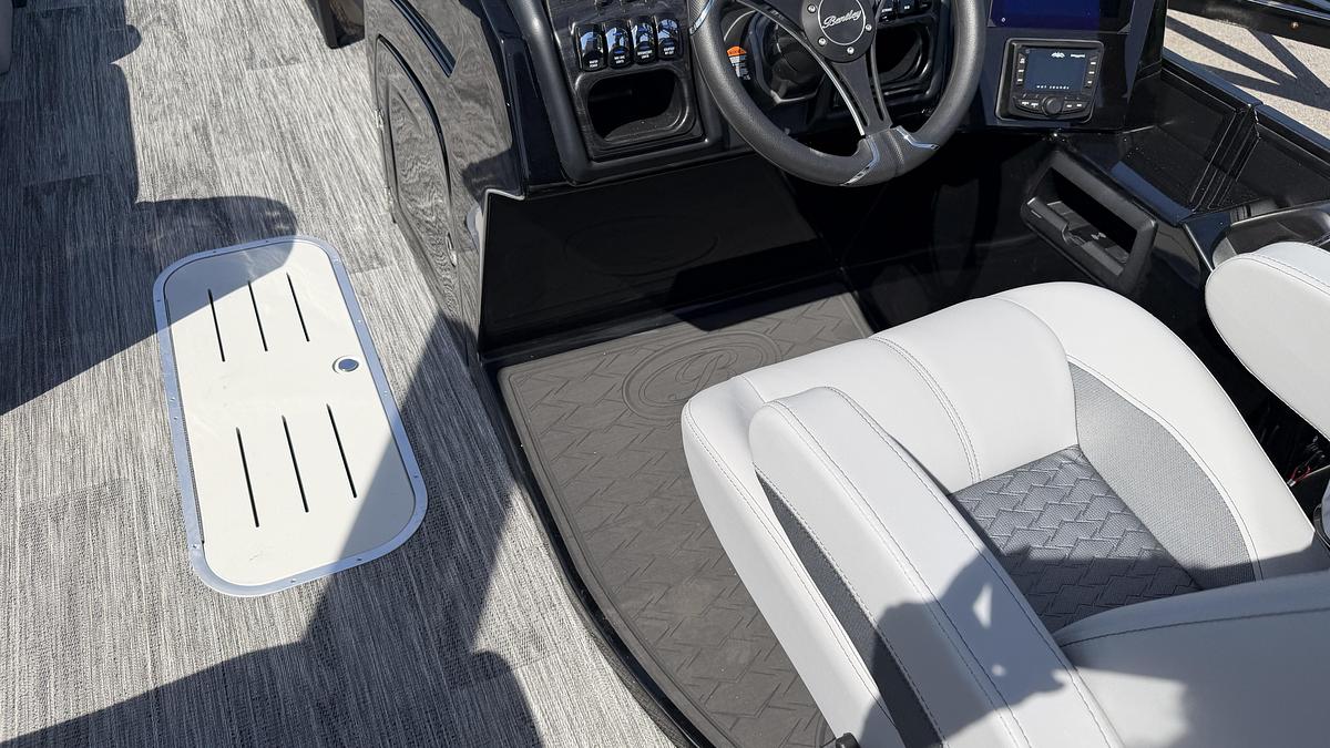 2026 Bentley Pontoons Elite 223 Admiral