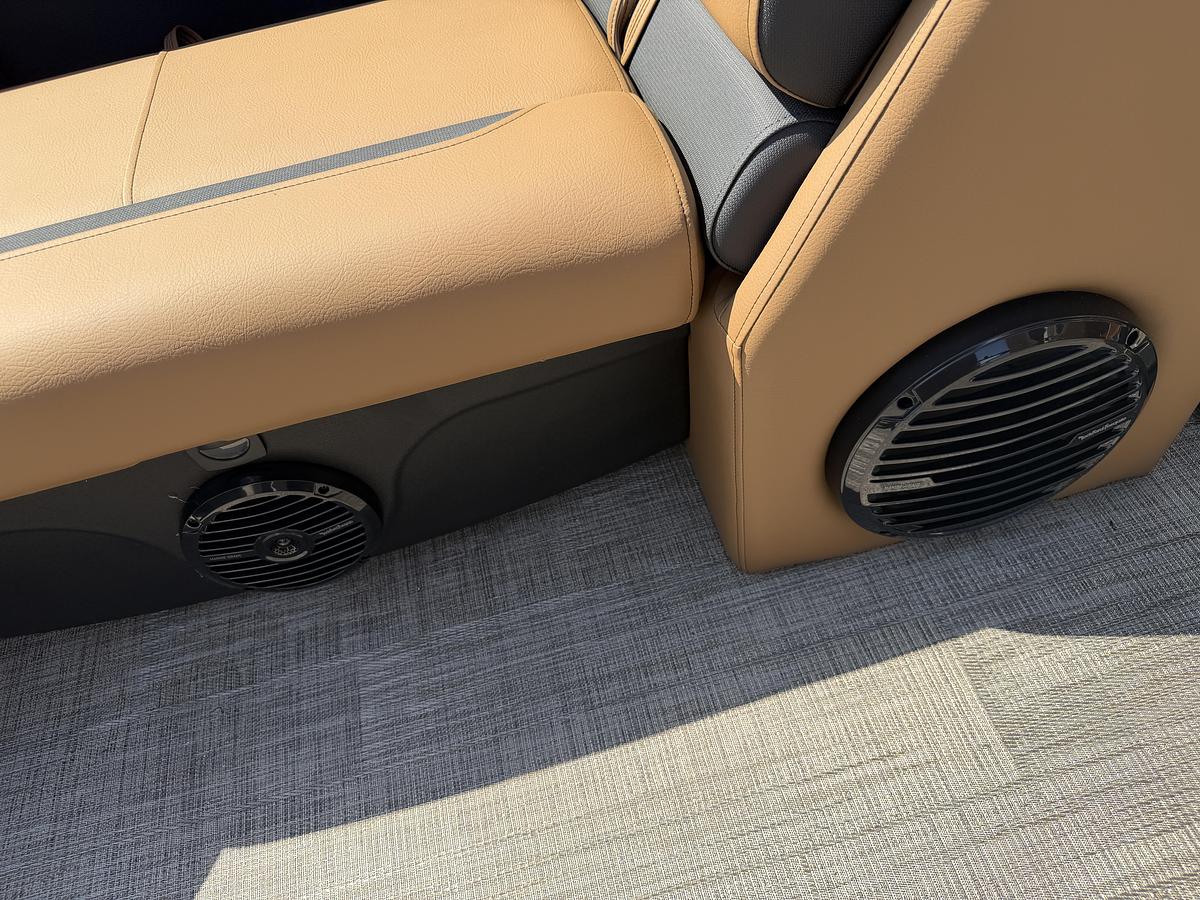 2026 Bentley Pontoons Legacy 223 Navigator