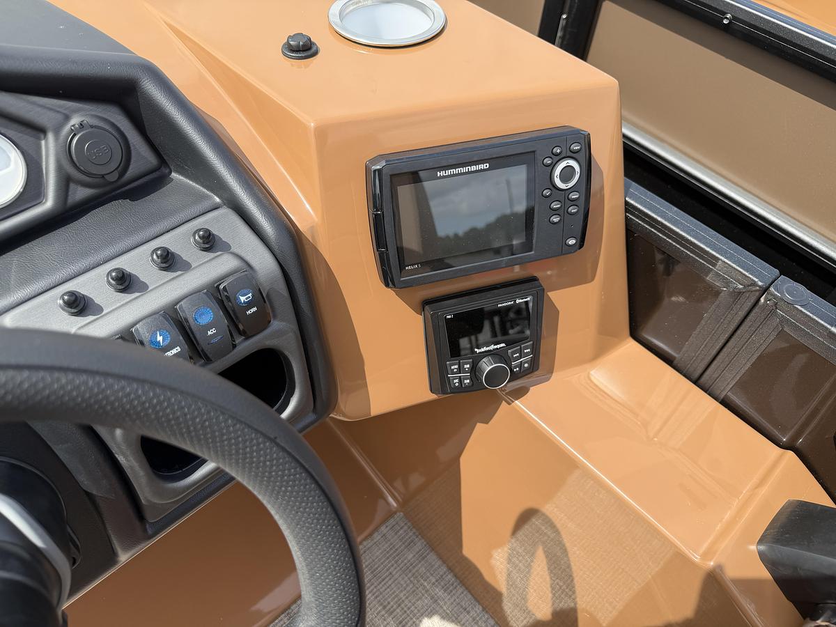 2027 Bentley Pontoons Legacy 223 Swingback