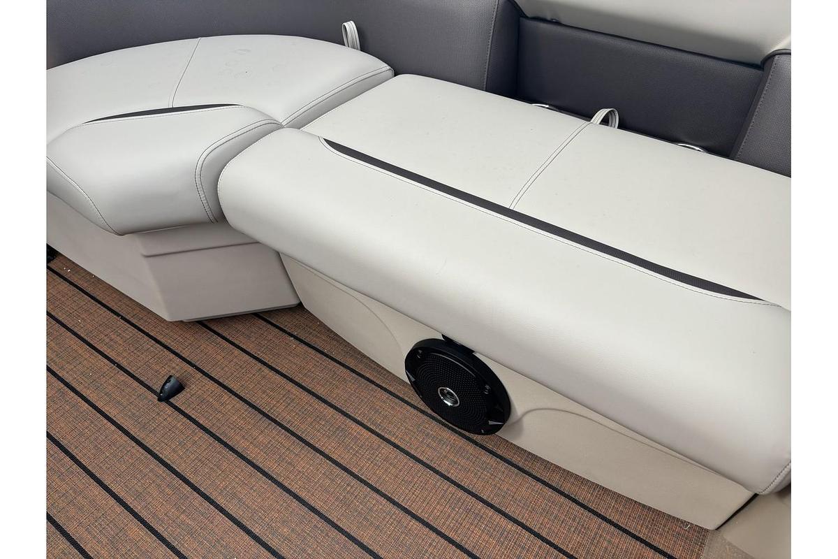 2026 Bentley Pontoons Legacy 220 DL Navigator
