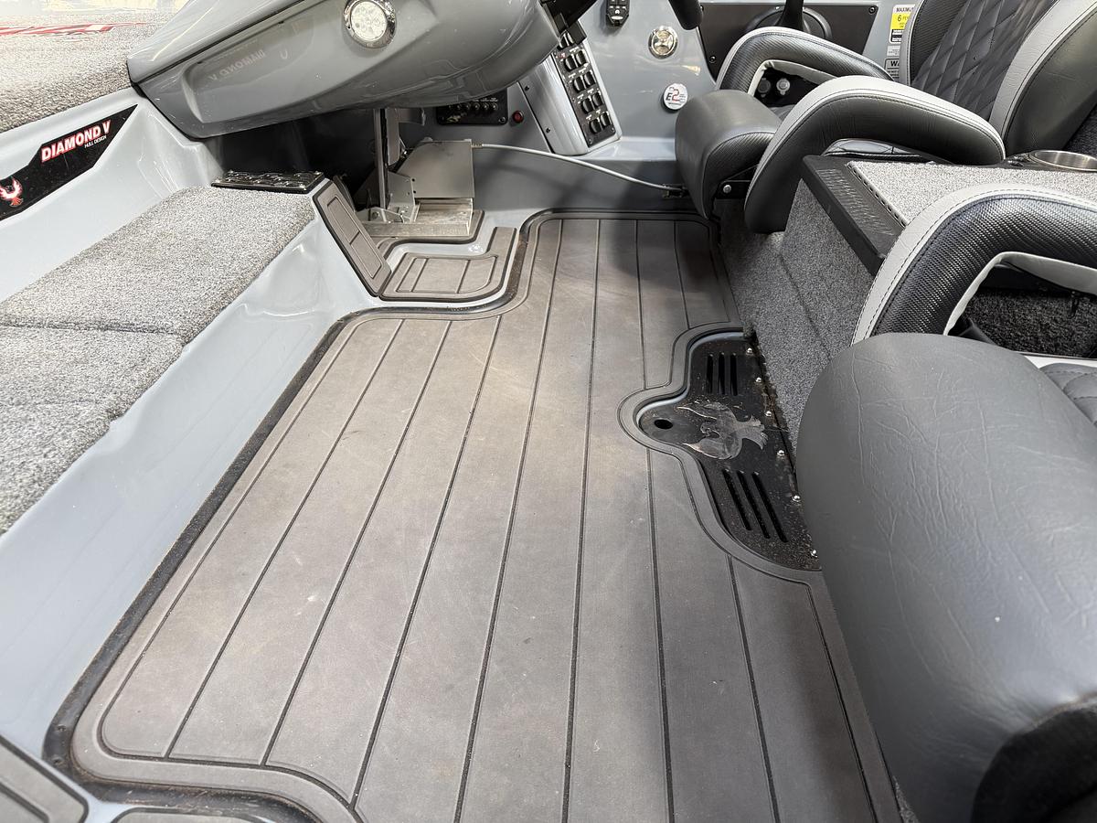 Used 2025 Phoenix 920 Elite