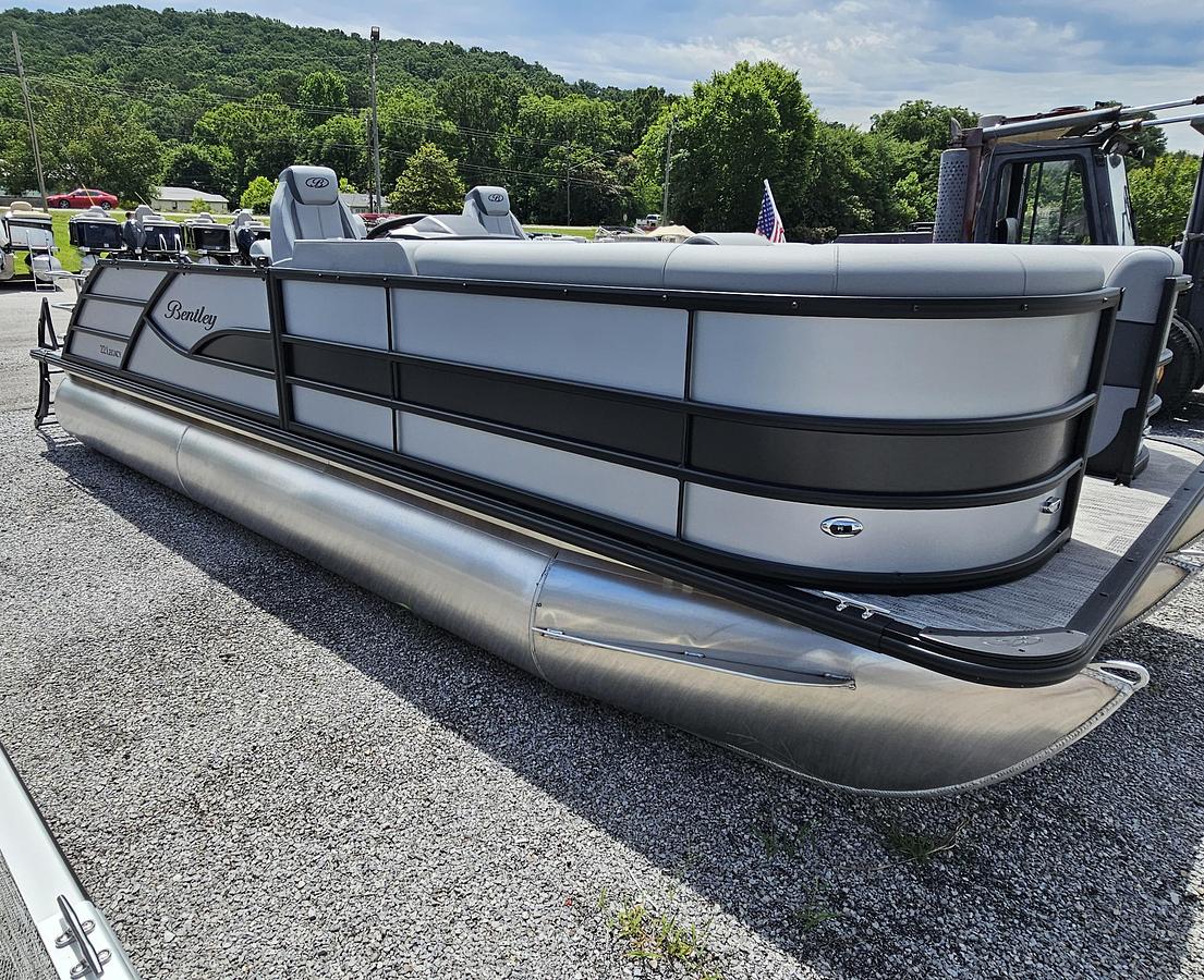 2026 Bentley Pontoons Legacy 223 Swingback