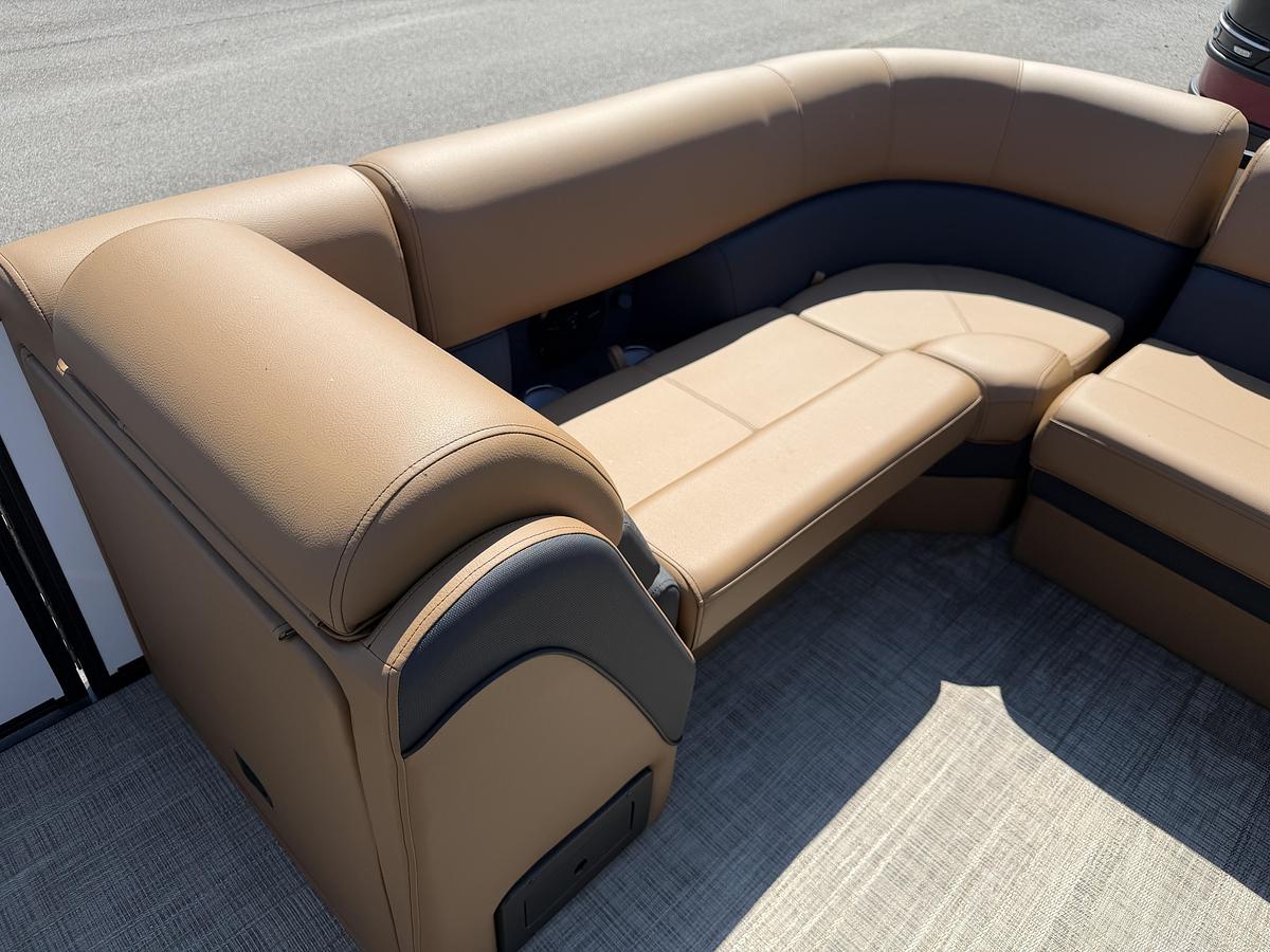 2027 Bentley Pontoons Legacy 223 Swingback DC