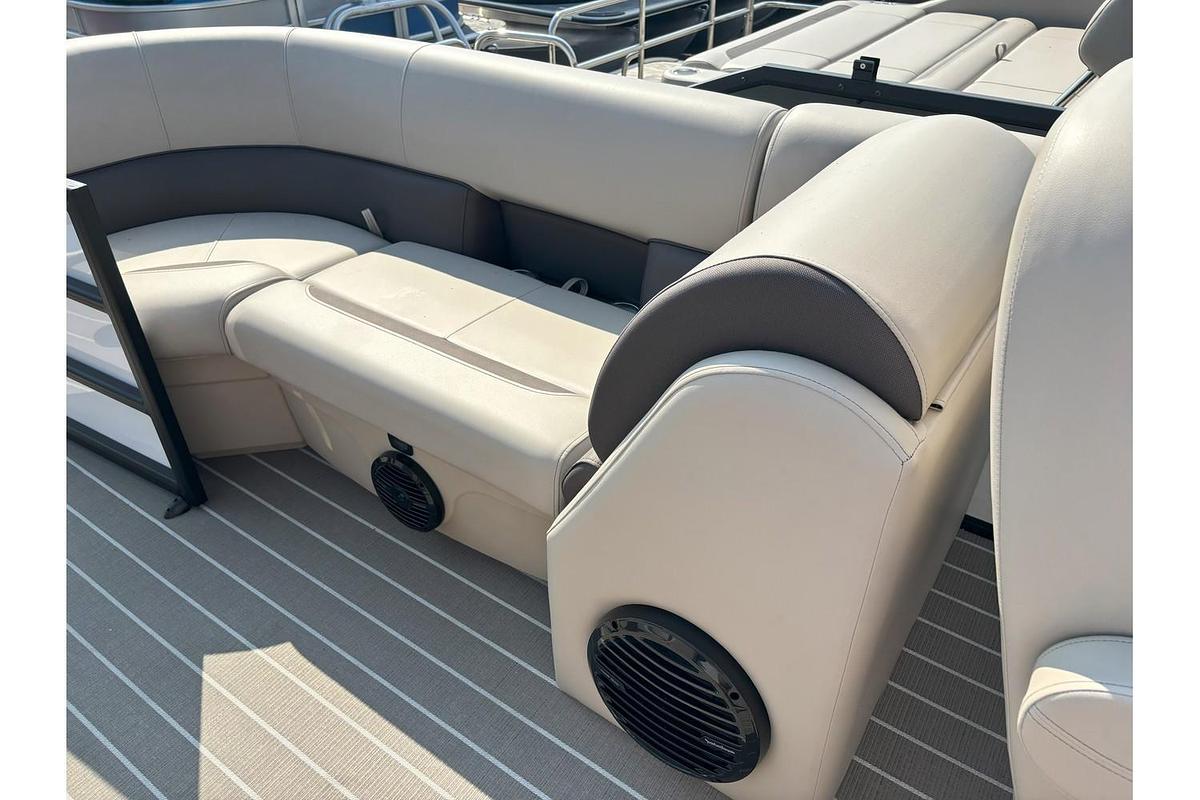2026 Bentley Pontoons Legacy 223 DL Navigator