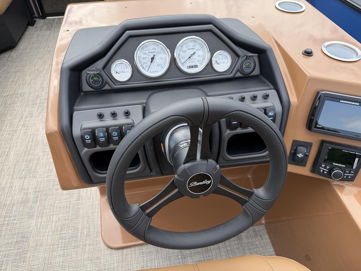 2027 Bentley Pontoons Legacy 223 Swingback