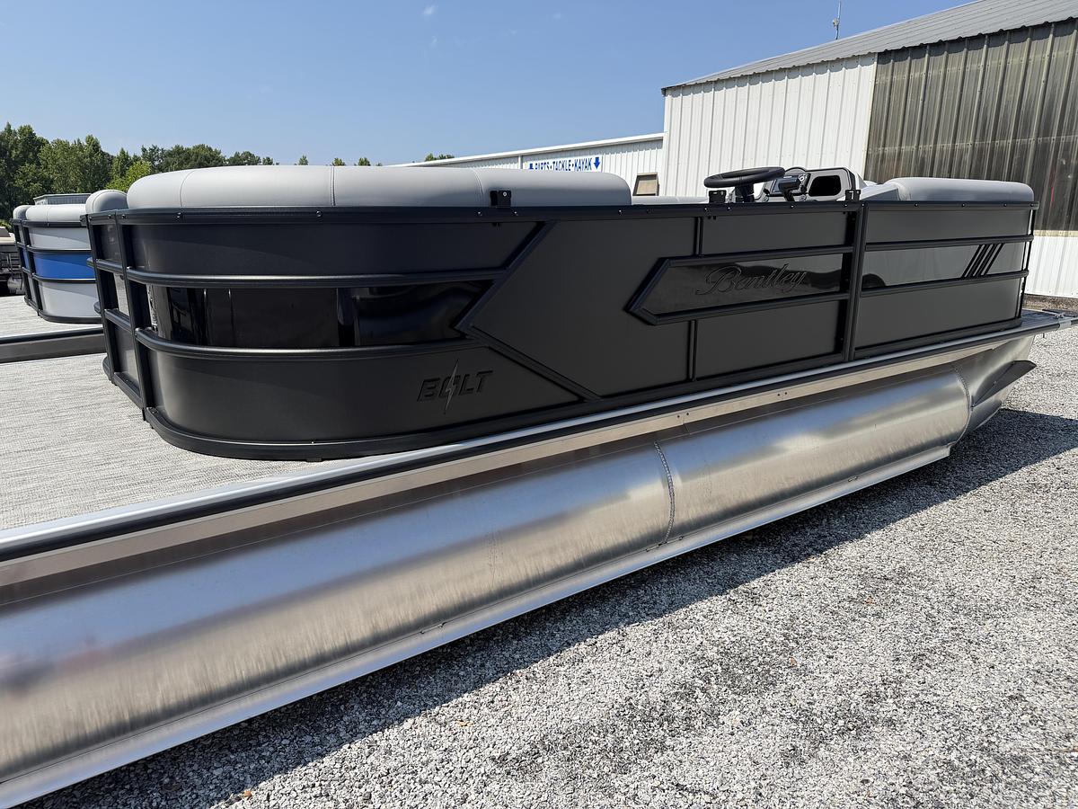 2027 Bentley Pontoons Bolt 200