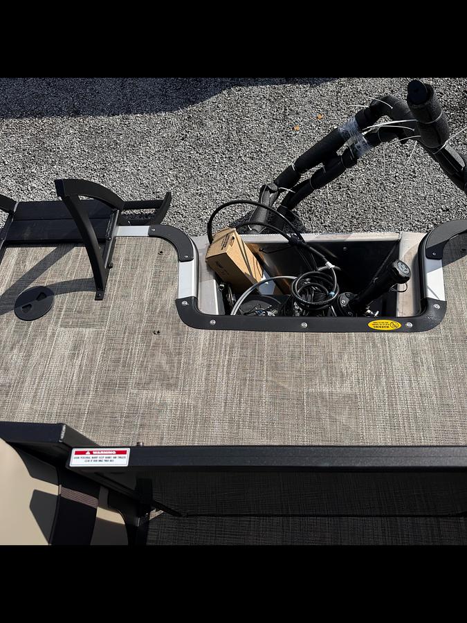 2026 Bentley Pontoons Legacy 223 Navigator